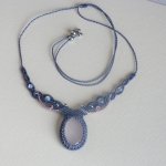 Blauw/grijze micro-macramé ketting met rozenkwarts 